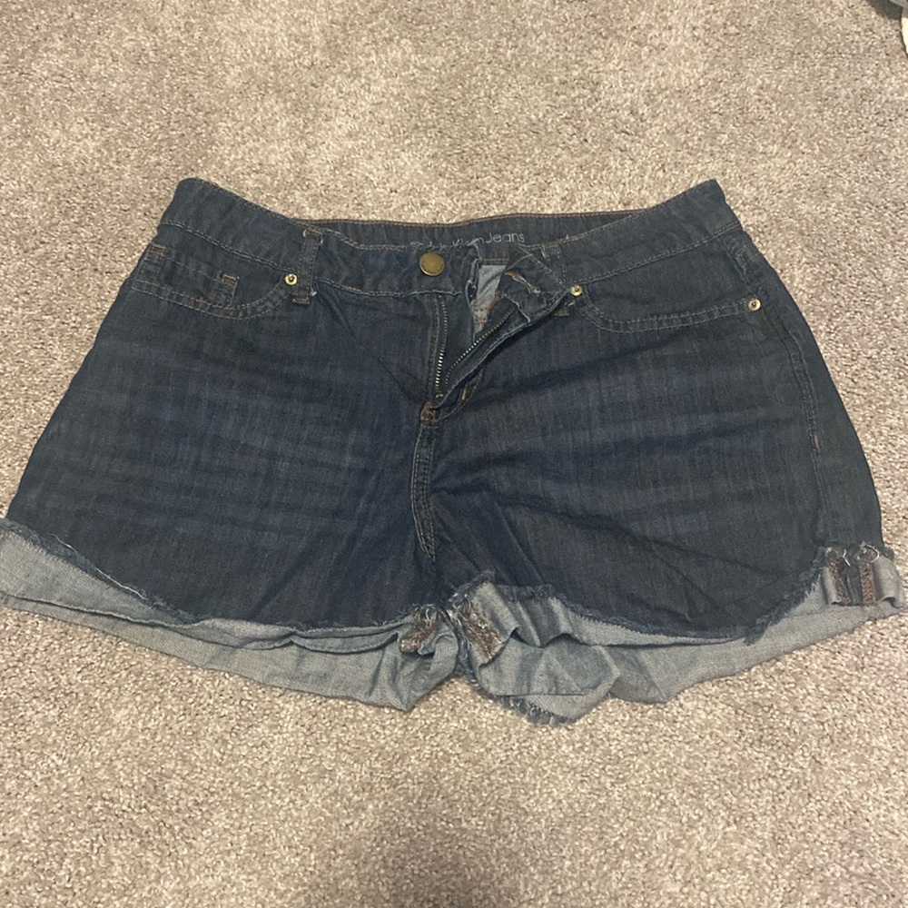 Jean shorts. Dark blue.